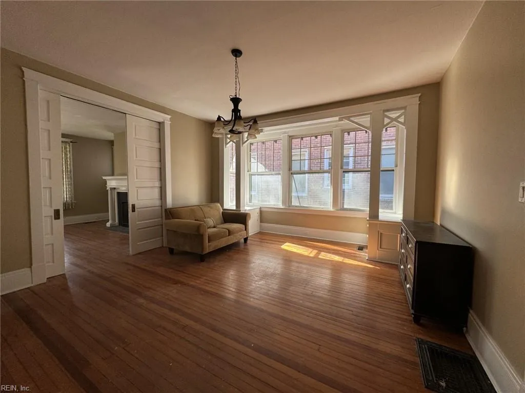 Norfolk, Virginia 23507, United States, 5 Bedrooms Bedrooms, ,3 BathroomsBathrooms,Residential,Pending,79693