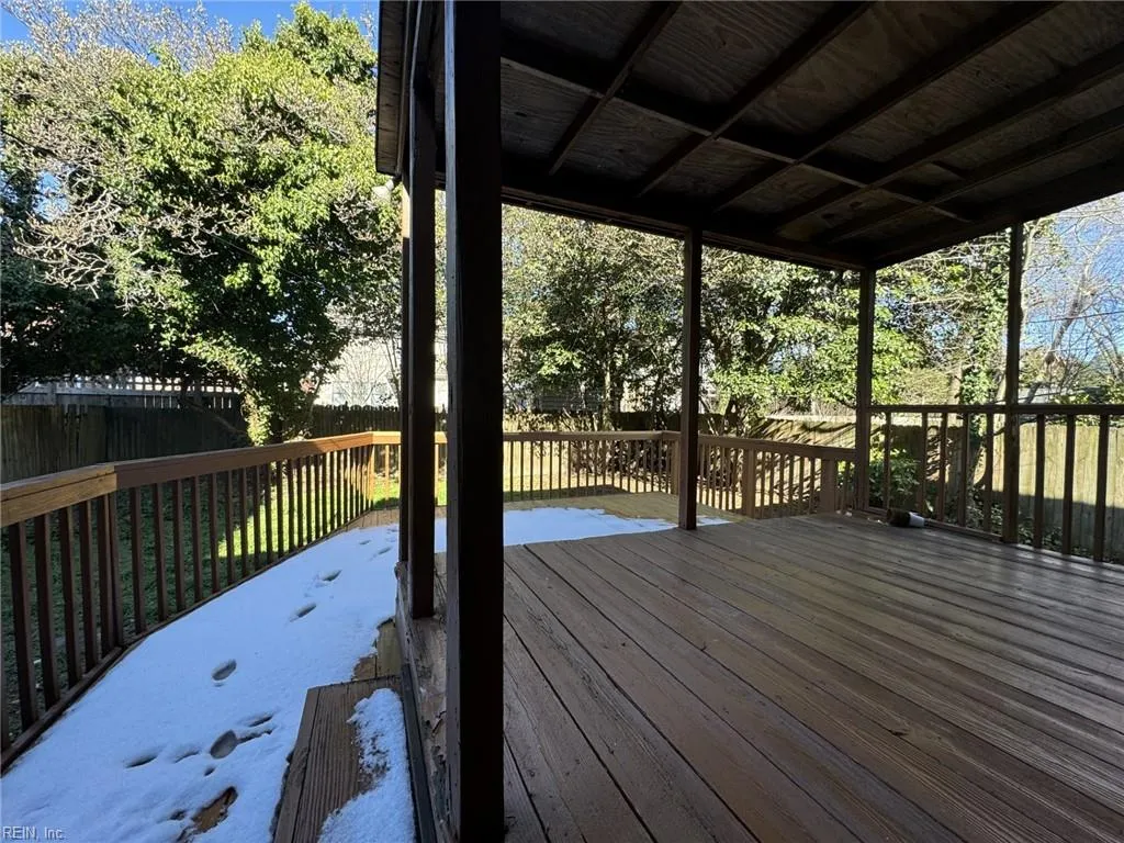 Norfolk, Virginia 23507, United States, 5 Bedrooms Bedrooms, ,3 BathroomsBathrooms,Residential,Pending,79693