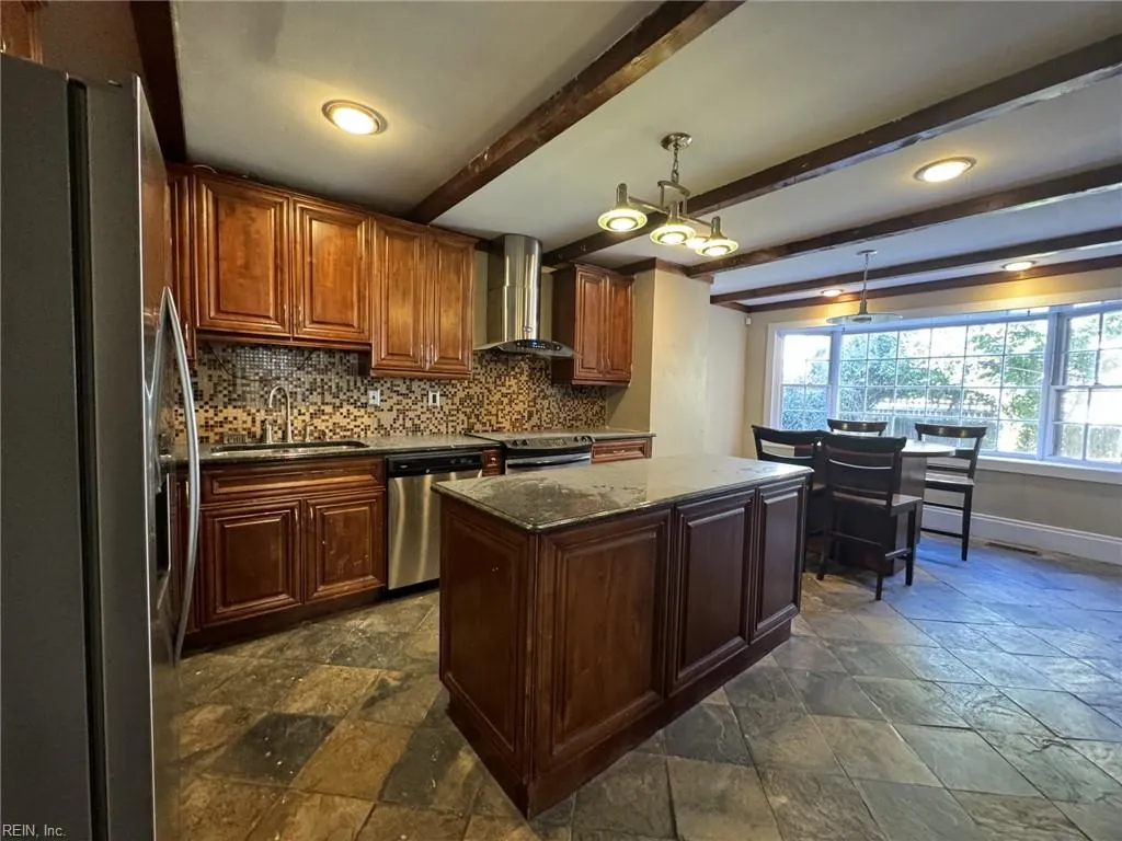 Norfolk, Virginia 23507, United States, 5 Bedrooms Bedrooms, ,3 BathroomsBathrooms,Residential,Pending,79693