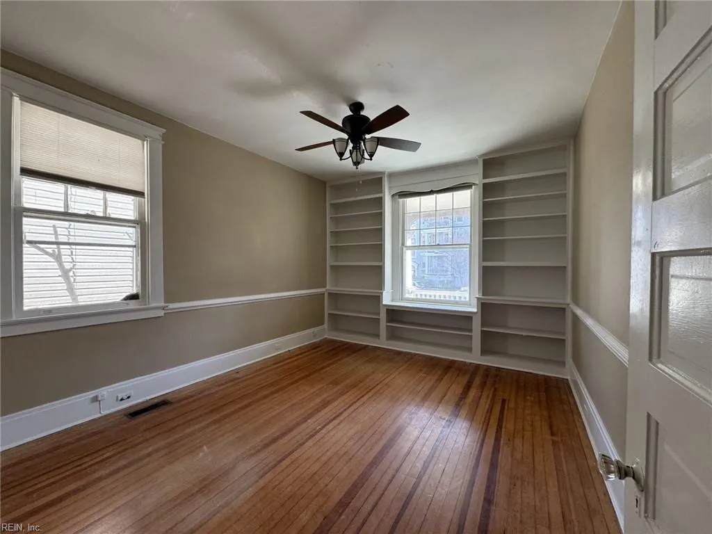 Norfolk, Virginia 23507, United States, 5 Bedrooms Bedrooms, ,3 BathroomsBathrooms,Residential,Pending,79693