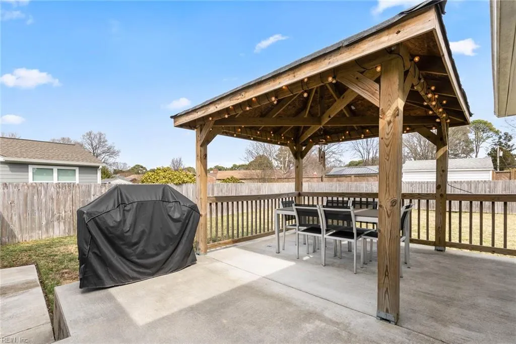 Virginia Beach, Virginia 23455, United States, 3 Bedrooms Bedrooms, ,2 BathroomsBathrooms,Residential,Pending,83394