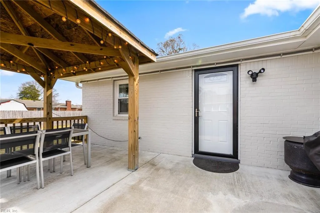 Virginia Beach, Virginia 23455, United States, 3 Bedrooms Bedrooms, ,2 BathroomsBathrooms,Residential,Pending,83394