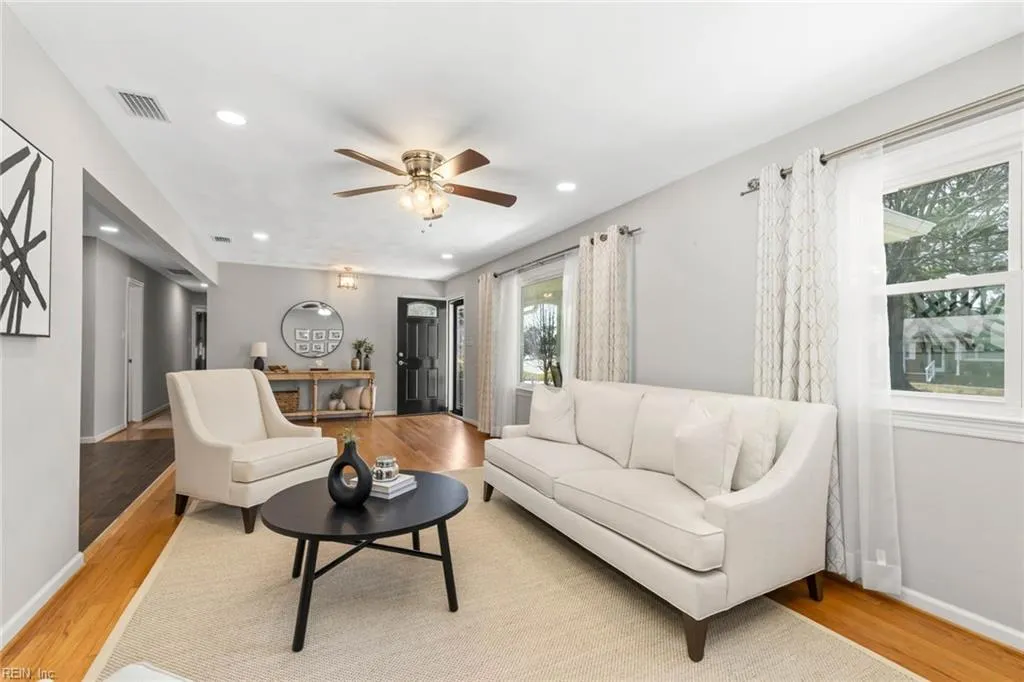 Virginia Beach, Virginia 23455, United States, 3 Bedrooms Bedrooms, ,2 BathroomsBathrooms,Residential,Pending,83394