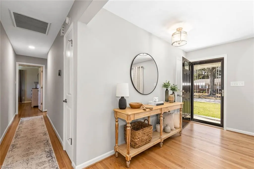 Virginia Beach, Virginia 23455, United States, 3 Bedrooms Bedrooms, ,2 BathroomsBathrooms,Residential,Pending,83394