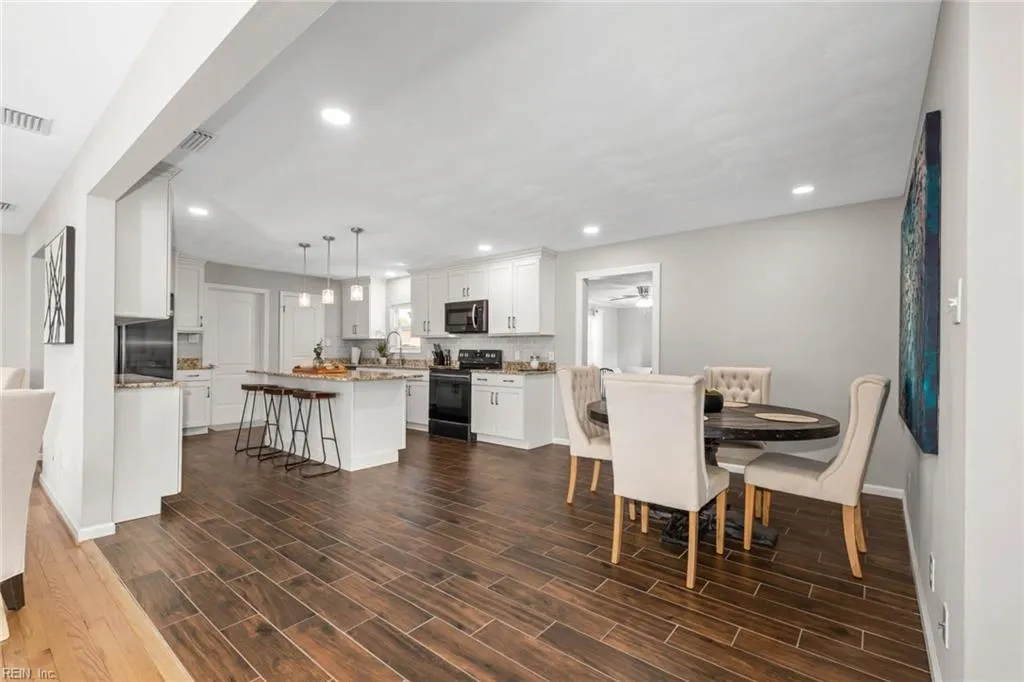 Virginia Beach, Virginia 23455, United States, 3 Bedrooms Bedrooms, ,2 BathroomsBathrooms,Residential,Pending,83394