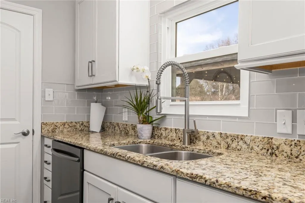 Virginia Beach, Virginia 23455, United States, 3 Bedrooms Bedrooms, ,2 BathroomsBathrooms,Residential,Pending,83394