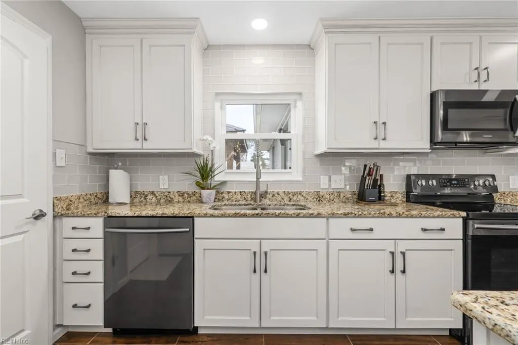 Virginia Beach, Virginia 23455, United States, 3 Bedrooms Bedrooms, ,2 BathroomsBathrooms,Residential,Pending,83394