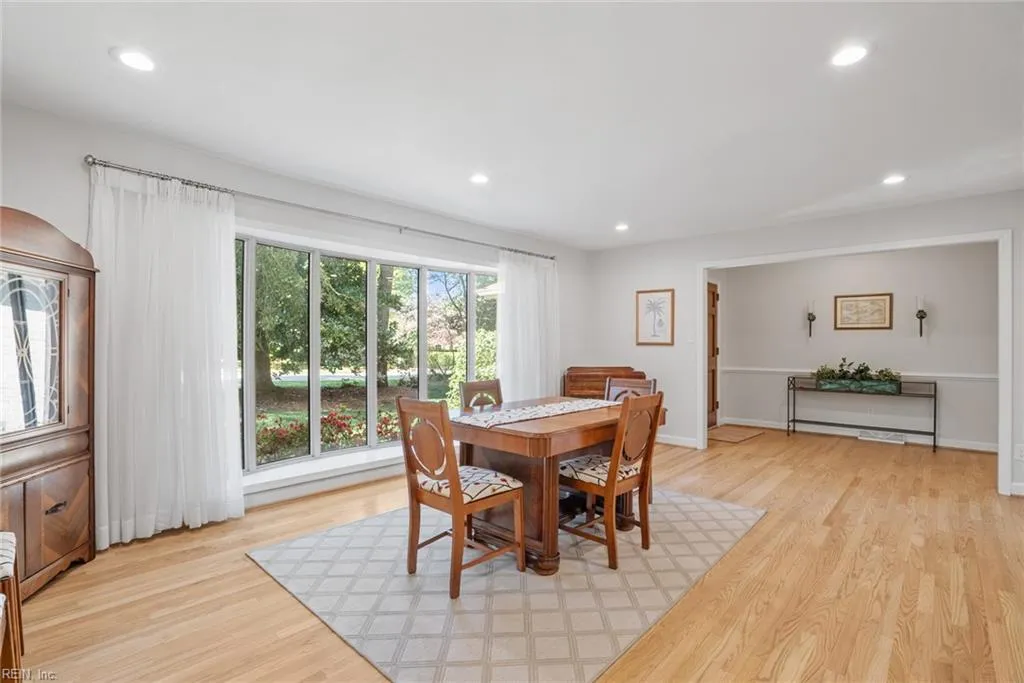 Virginia Beach, Virginia 23451, United States, 5 Bedrooms Bedrooms, ,4 BathroomsBathrooms,Residential,Pending,108396