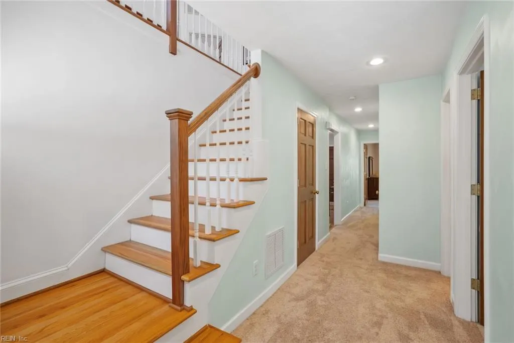 Virginia Beach, Virginia 23451, United States, 5 Bedrooms Bedrooms, ,4 BathroomsBathrooms,Residential,Pending,108396