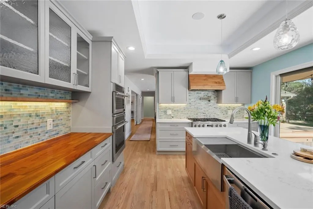 Virginia Beach, Virginia 23451, United States, 5 Bedrooms Bedrooms, ,4 BathroomsBathrooms,Residential,Pending,108396