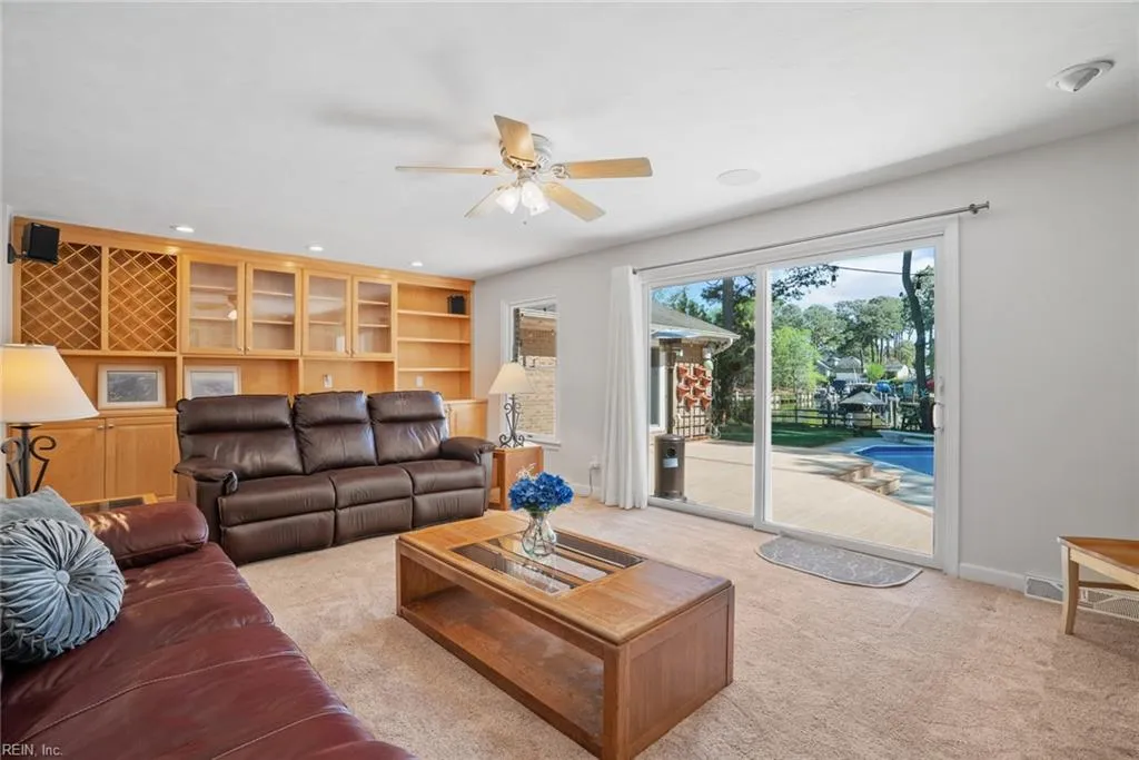 Virginia Beach, Virginia 23451, United States, 5 Bedrooms Bedrooms, ,4 BathroomsBathrooms,Residential,Pending,108396