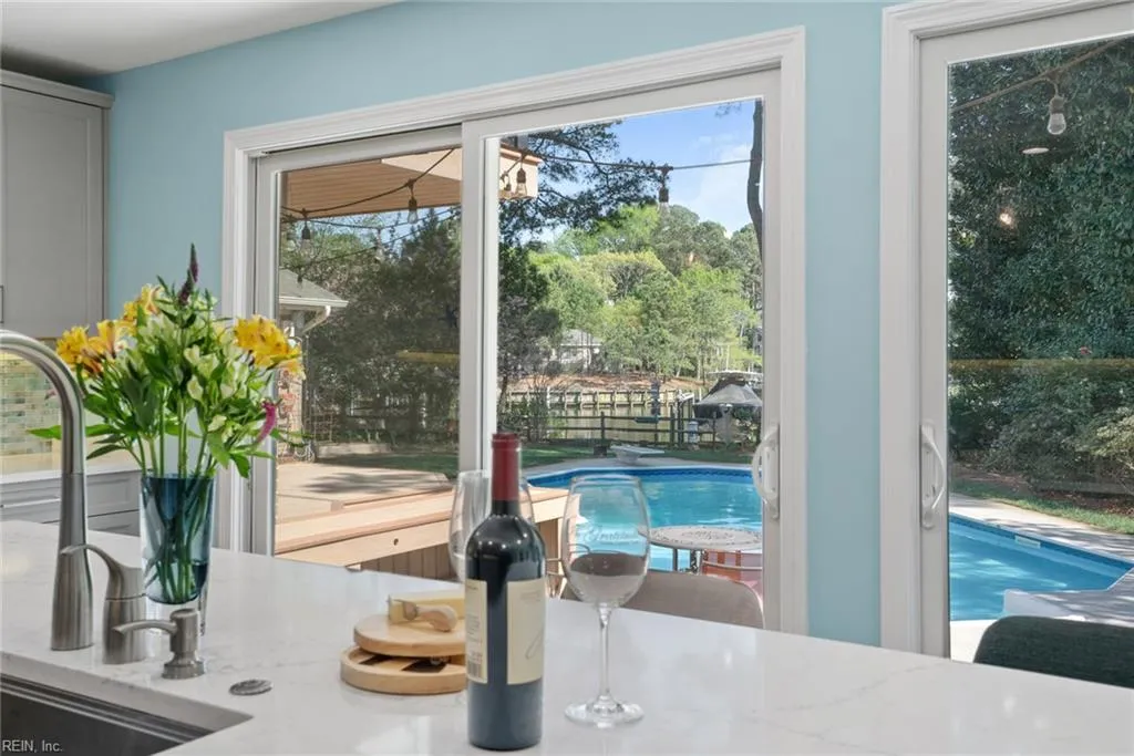 Virginia Beach, Virginia 23451, United States, 5 Bedrooms Bedrooms, ,4 BathroomsBathrooms,Residential,Pending,108396