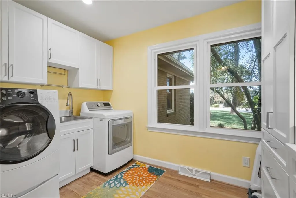 Virginia Beach, Virginia 23451, United States, 5 Bedrooms Bedrooms, ,4 BathroomsBathrooms,Residential,Pending,108396