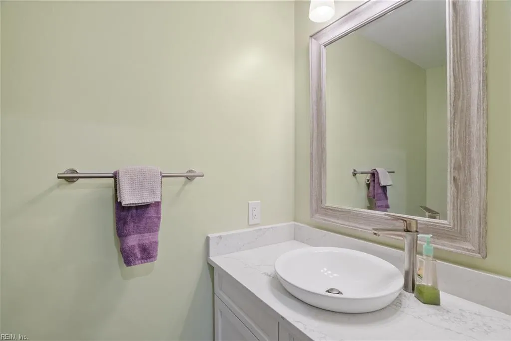 Virginia Beach, Virginia 23451, United States, 5 Bedrooms Bedrooms, ,4 BathroomsBathrooms,Residential,Pending,108396