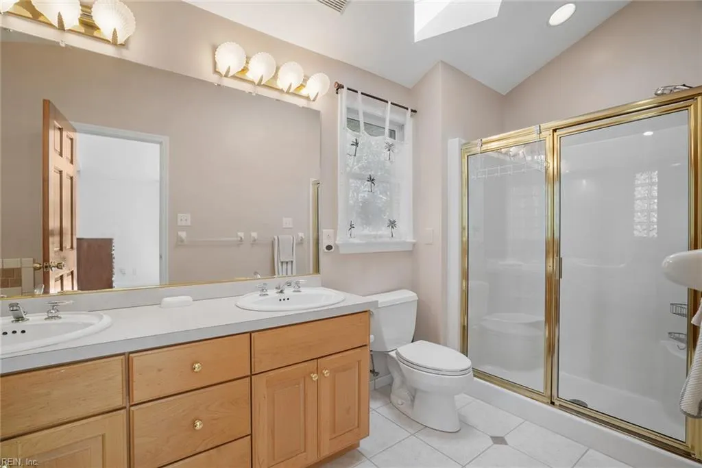 Virginia Beach, Virginia 23451, United States, 5 Bedrooms Bedrooms, ,4 BathroomsBathrooms,Residential,Pending,108396