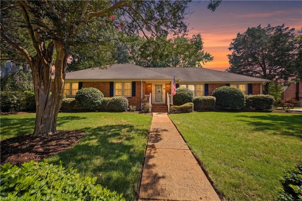 Photo of 940 Amesbury Road #RD, Virginia Beach, VA 23464 (MLS # 10658857)