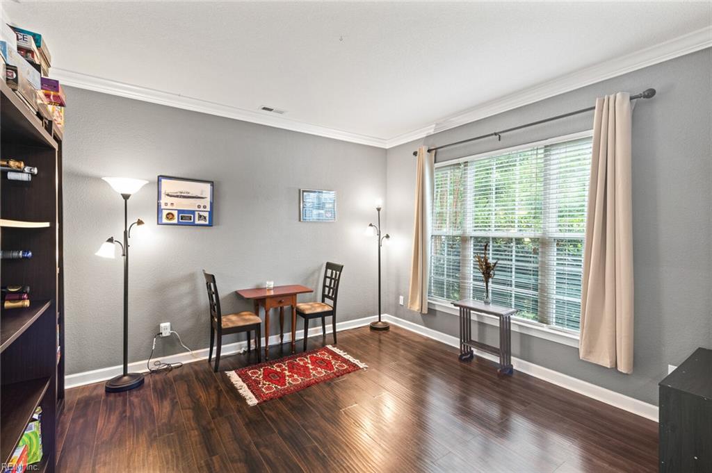 308 Queen CT