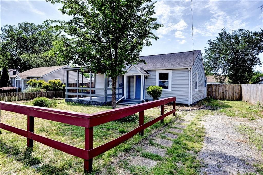 Photo of 27 Crestwood Circle, Hampton, VA 23669 (MLS # 10636381)