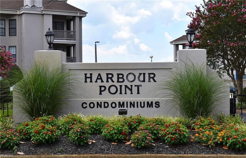 Photo of 401 Harbour Point #302, Virginia Beach, VA 23451 (MLS # 10640897)