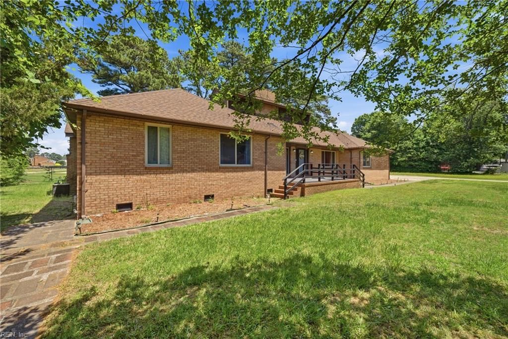 Photo of 100 Snead Fairway, Portsmouth, VA 23701 (MLS # 10636278)