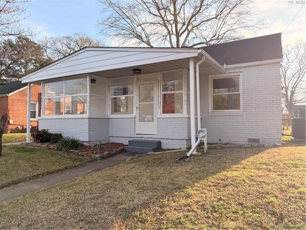 Photo of 7 N Colin Drive, Portsmouth, VA 23701 (MLS # 10615958)