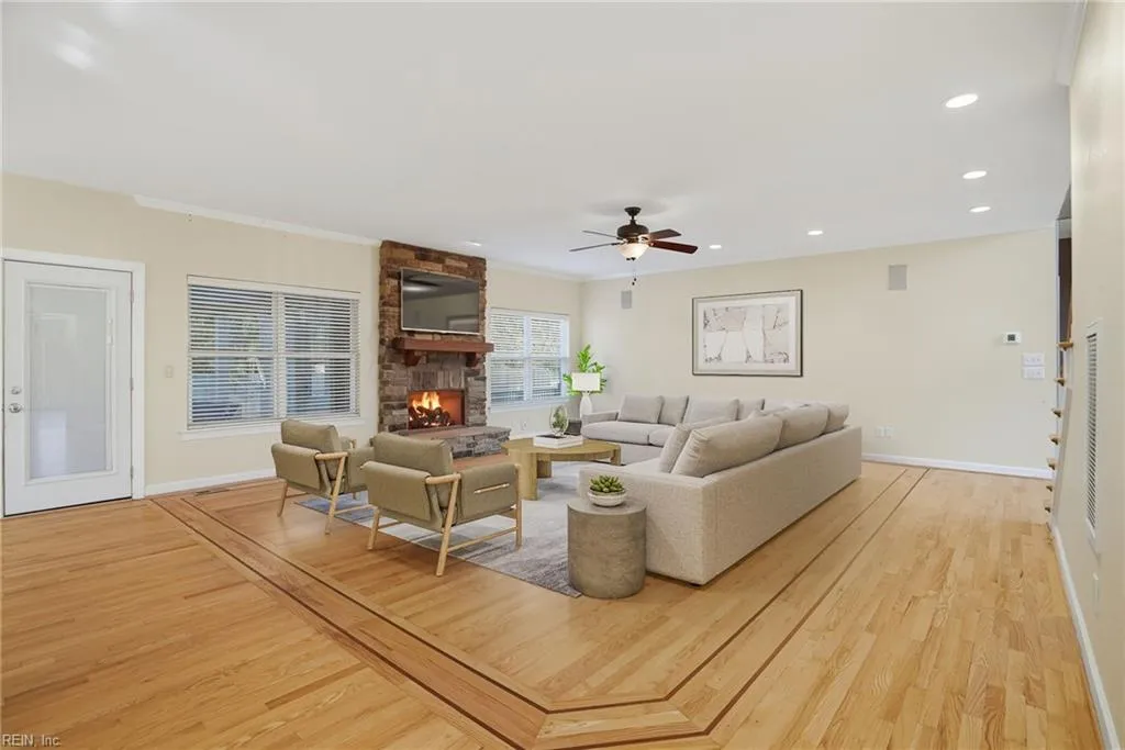 Virginia Beach, Virginia 23456, United States, 5 Bedrooms Bedrooms, ,4 BathroomsBathrooms,Residential,Active,254439