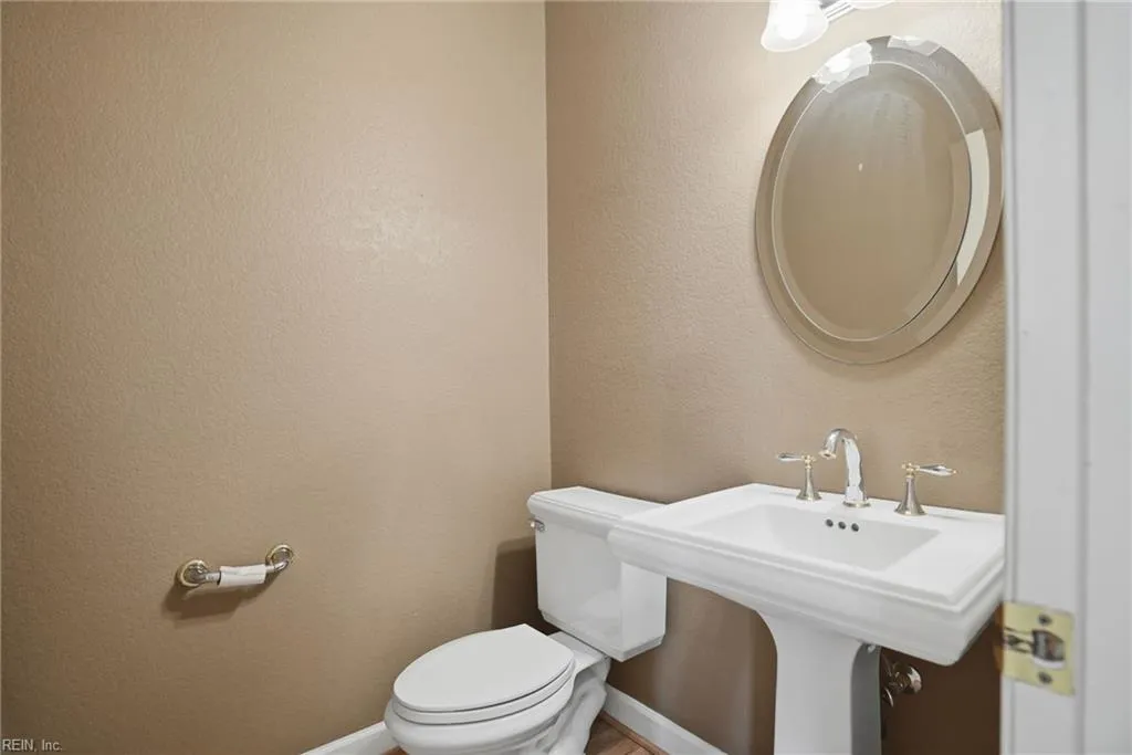 Virginia Beach, Virginia 23456, United States, 5 Bedrooms Bedrooms, ,4 BathroomsBathrooms,Residential,Active,254439