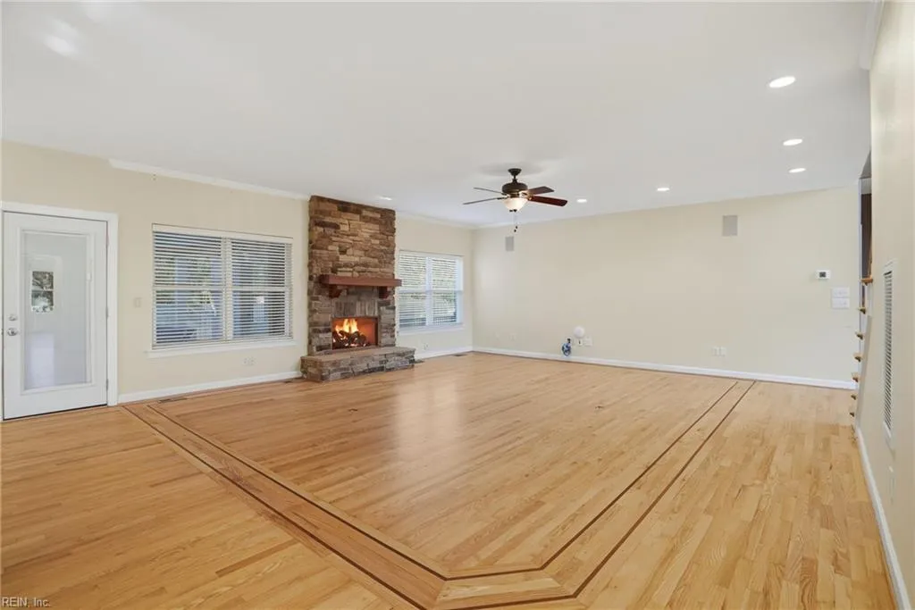 Virginia Beach, Virginia 23456, United States, 5 Bedrooms Bedrooms, ,4 BathroomsBathrooms,Residential,Active,254439