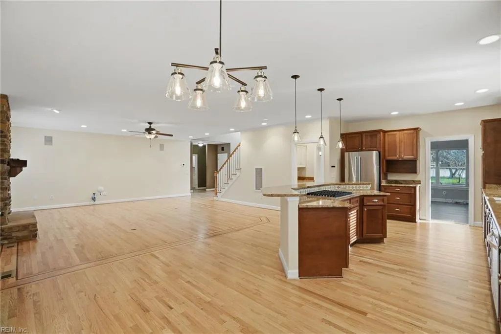 Virginia Beach, Virginia 23456, United States, 5 Bedrooms Bedrooms, ,4 BathroomsBathrooms,Residential,Active,254439