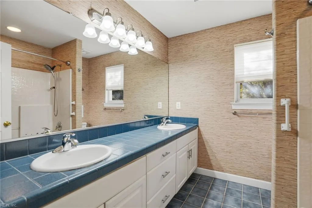 Virginia Beach, Virginia 23456, United States, 5 Bedrooms Bedrooms, ,4 BathroomsBathrooms,Residential,Active,254439