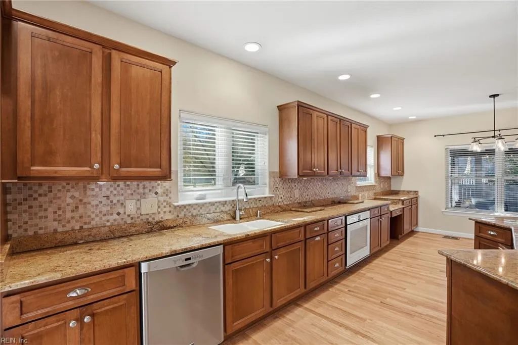 Virginia Beach, Virginia 23456, United States, 5 Bedrooms Bedrooms, ,4 BathroomsBathrooms,Residential,Active,254439