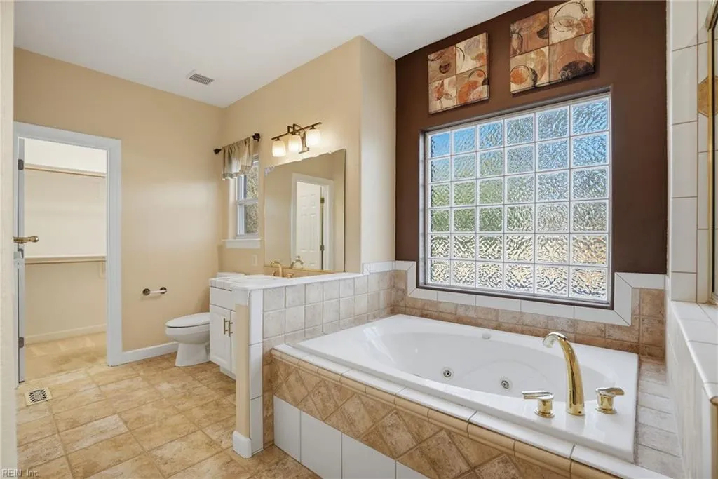 Virginia Beach, Virginia 23456, United States, 5 Bedrooms Bedrooms, ,4 BathroomsBathrooms,Residential,Active,254439