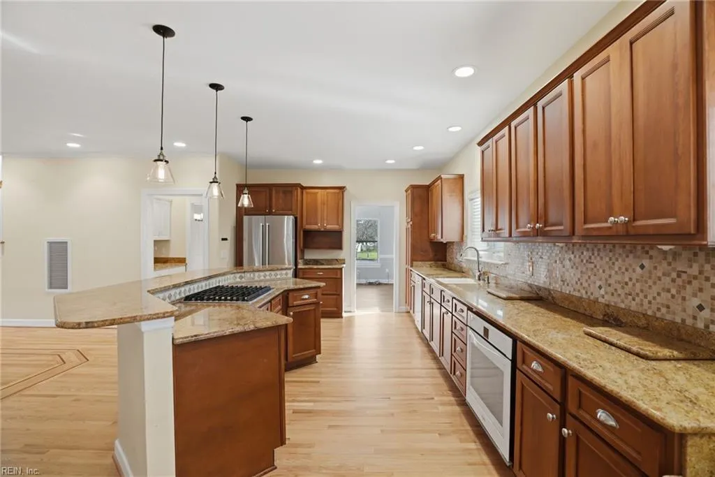 Virginia Beach, Virginia 23456, United States, 5 Bedrooms Bedrooms, ,4 BathroomsBathrooms,Residential,Active,254439