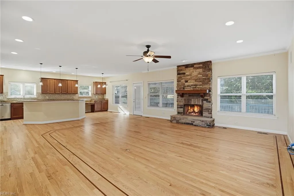 Virginia Beach, Virginia 23456, United States, 5 Bedrooms Bedrooms, ,4 BathroomsBathrooms,Residential,Active,254439