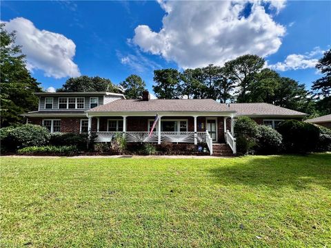 Photo of 2012 Oak Leaf Lane, Virginia Beach, VA 23455 (MLS # 10620136)