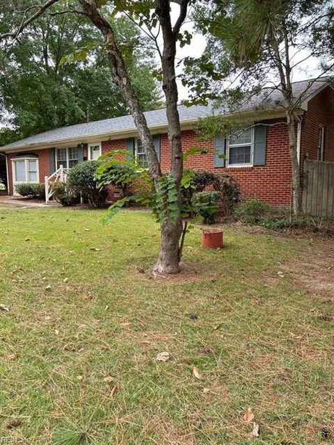 Photo of 901 Christine Circle, Newport News, VA 23608 (MLS # 10605100)