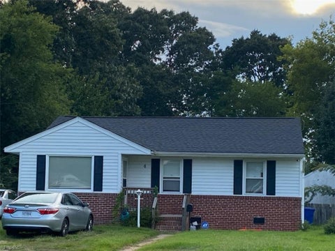 Photo of 4 Hudson Circle, Newport News, VA 23605 (MLS # 10652699)