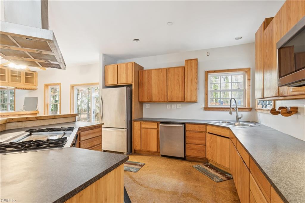Photo of 706 Yorktown Road, Poquoson, VA 23662 (MLS # 10660046)