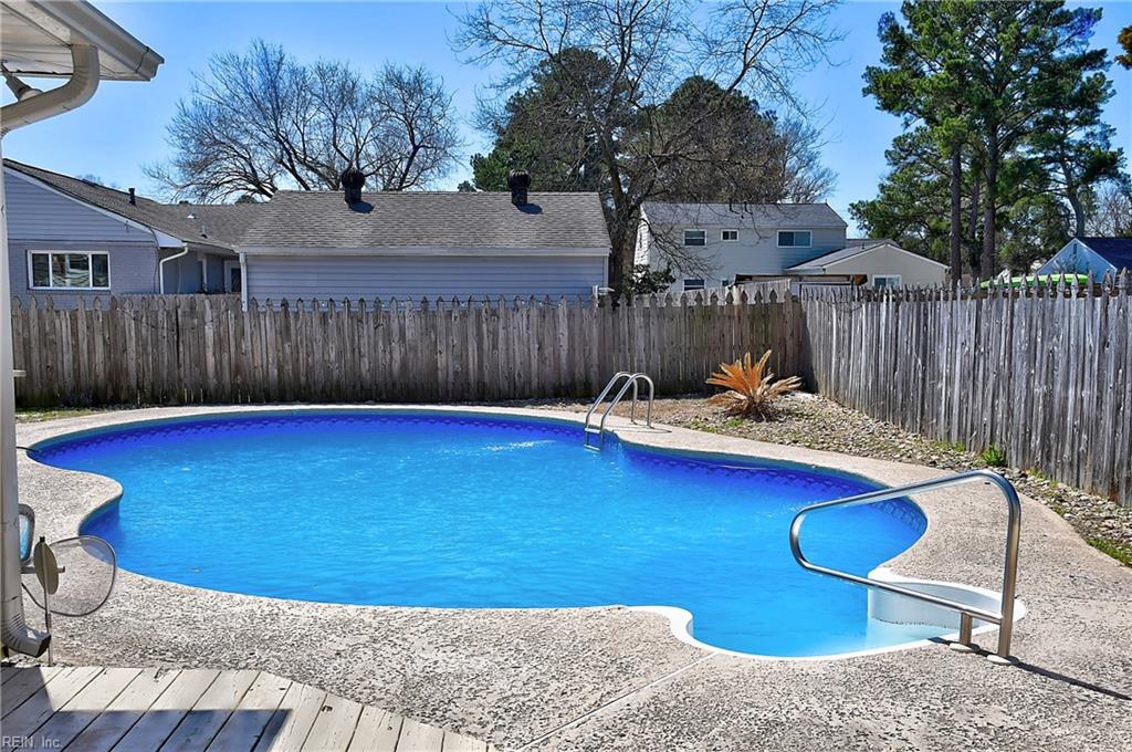 243 E Chickasaw RD