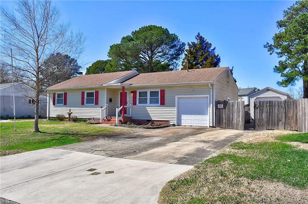 243 E Chickasaw RD