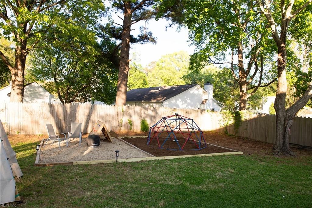 Photo of 1331 Hillock Xing Xing, Virginia Beach, VA 23455 (MLS # 10629640)