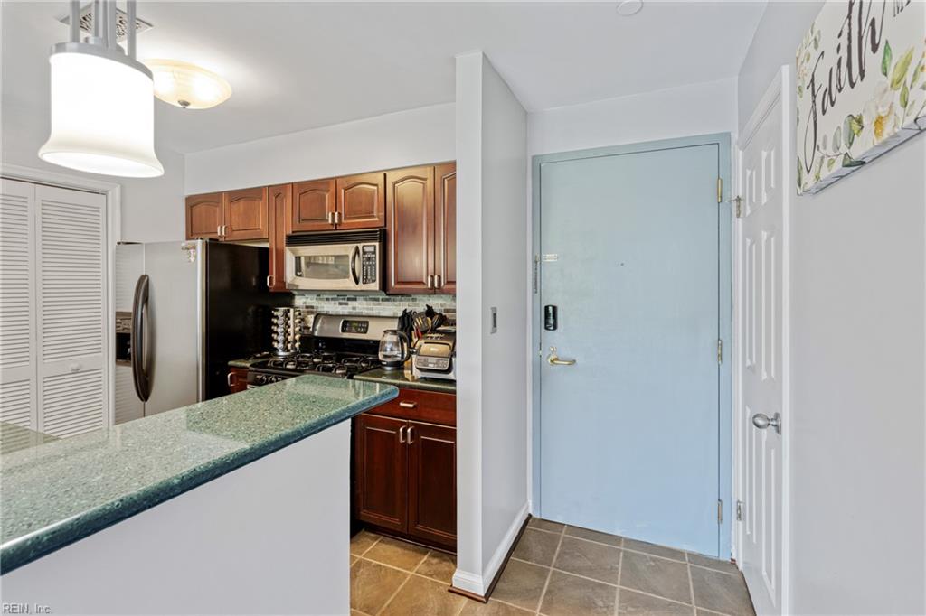 111 High ST 407