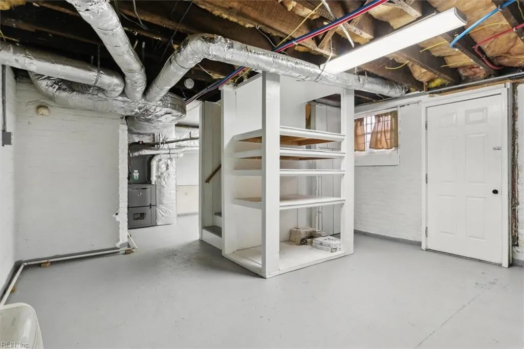 Newport News, Virginia 23607, United States, 5 Bedrooms Bedrooms, ,3 BathroomsBathrooms,Residential,Pending,5500