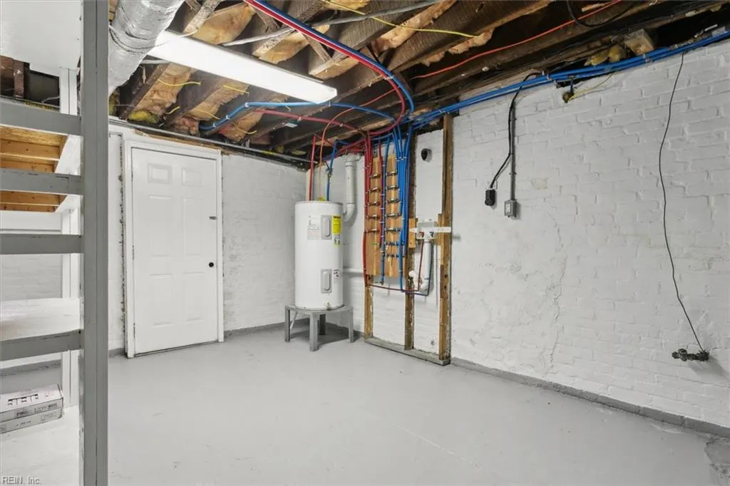 Newport News, Virginia 23607, United States, 5 Bedrooms Bedrooms, ,3 BathroomsBathrooms,Residential,Pending,5500