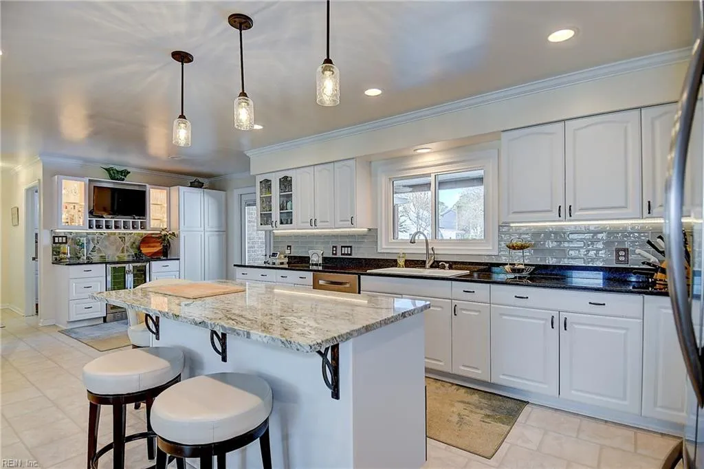 Virginia Beach, Virginia 23454, United States, 4 Bedrooms Bedrooms, ,4 BathroomsBathrooms,Residential,Pending,106826