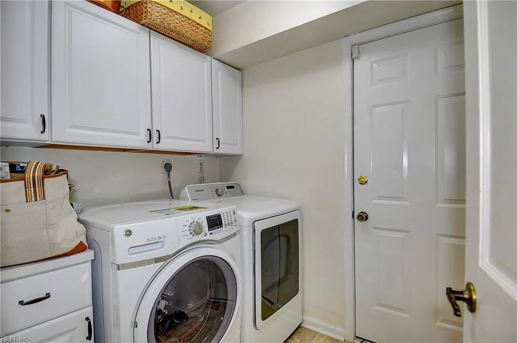 Virginia Beach, Virginia 23454, United States, 4 Bedrooms Bedrooms, ,4 BathroomsBathrooms,Residential,Pending,106826