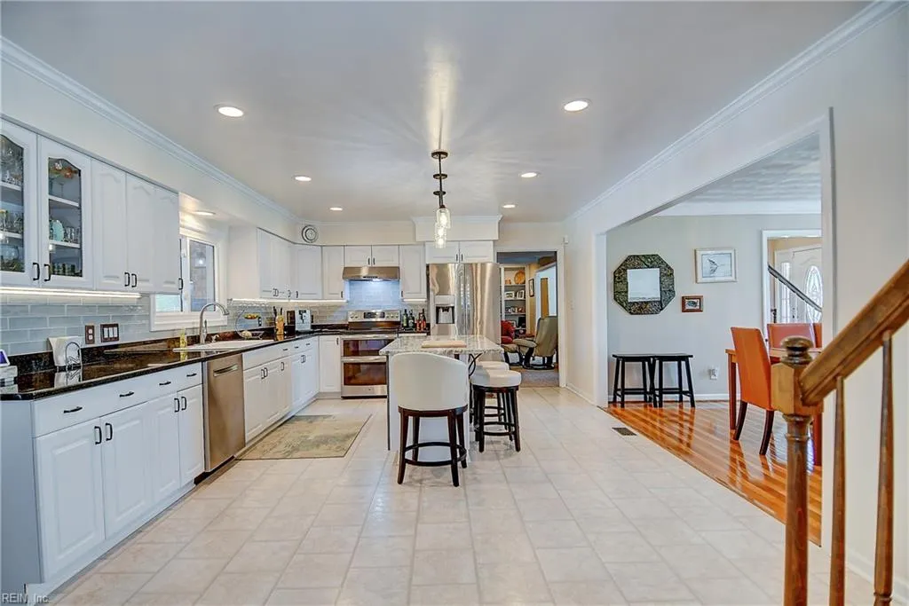 Virginia Beach, Virginia 23454, United States, 4 Bedrooms Bedrooms, ,4 BathroomsBathrooms,Residential,Pending,106826