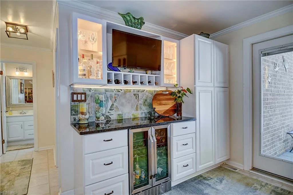 Virginia Beach, Virginia 23454, United States, 4 Bedrooms Bedrooms, ,4 BathroomsBathrooms,Residential,Pending,106826