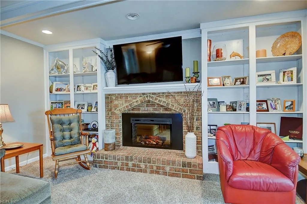 Virginia Beach, Virginia 23454, United States, 4 Bedrooms Bedrooms, ,4 BathroomsBathrooms,Residential,Pending,106826