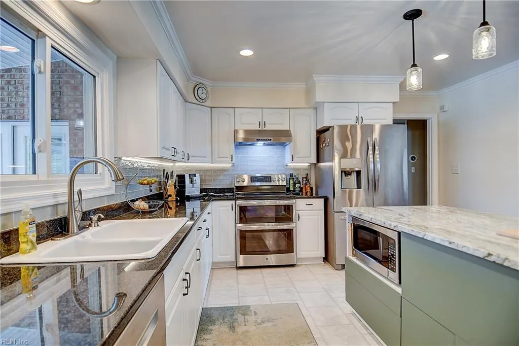 Virginia Beach, Virginia 23454, United States, 4 Bedrooms Bedrooms, ,4 BathroomsBathrooms,Residential,Pending,106826